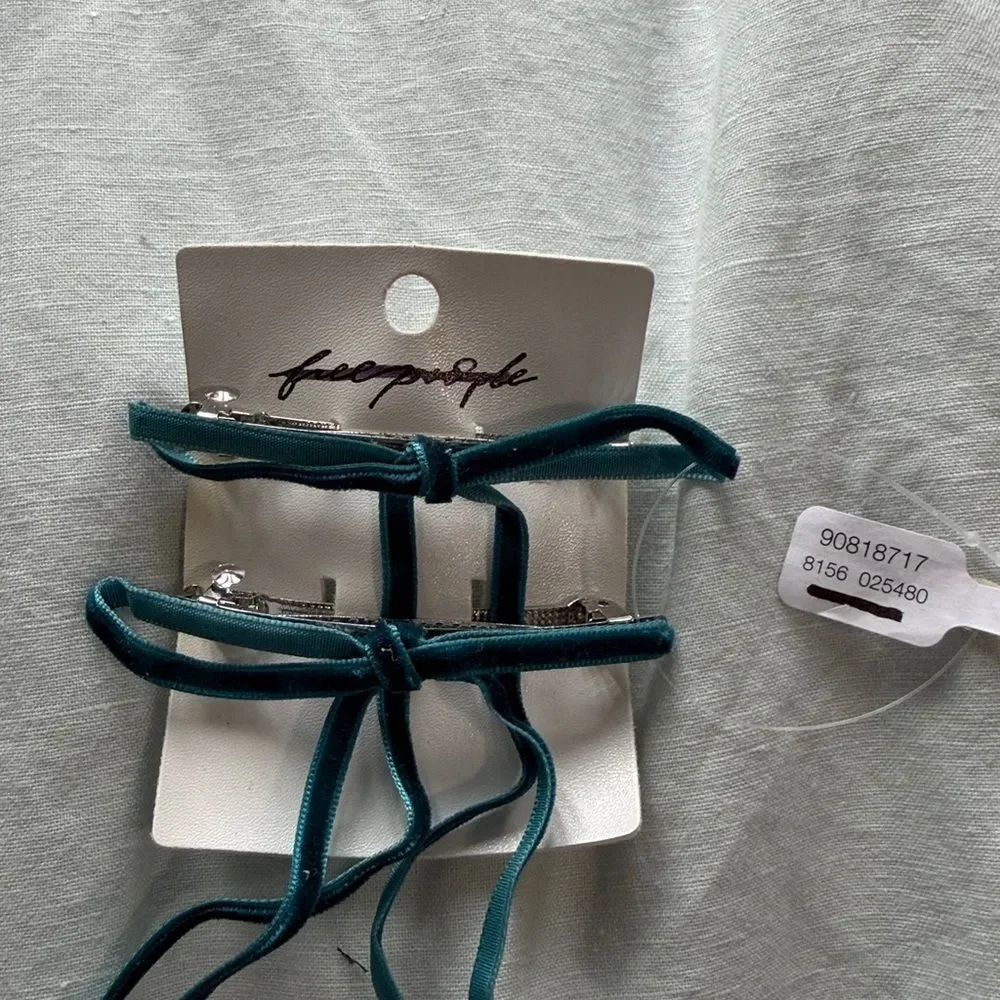 Free People Set of Velvet Ribbon Hair Bows
